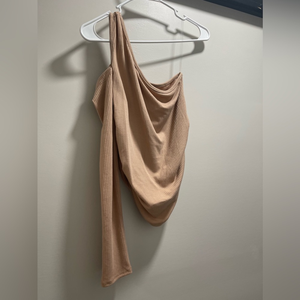 One should/sleeve top